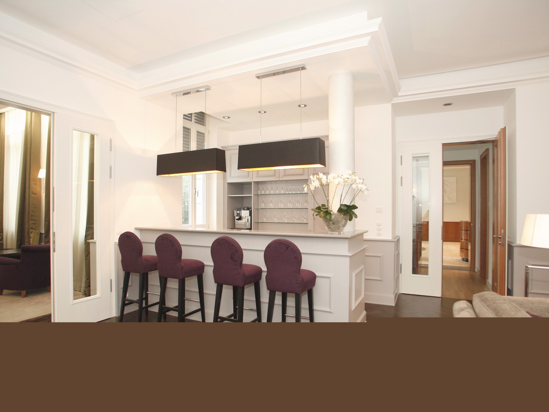 Luxuriöses Wohnzimmer mit Bar in den Klostergärten Münster