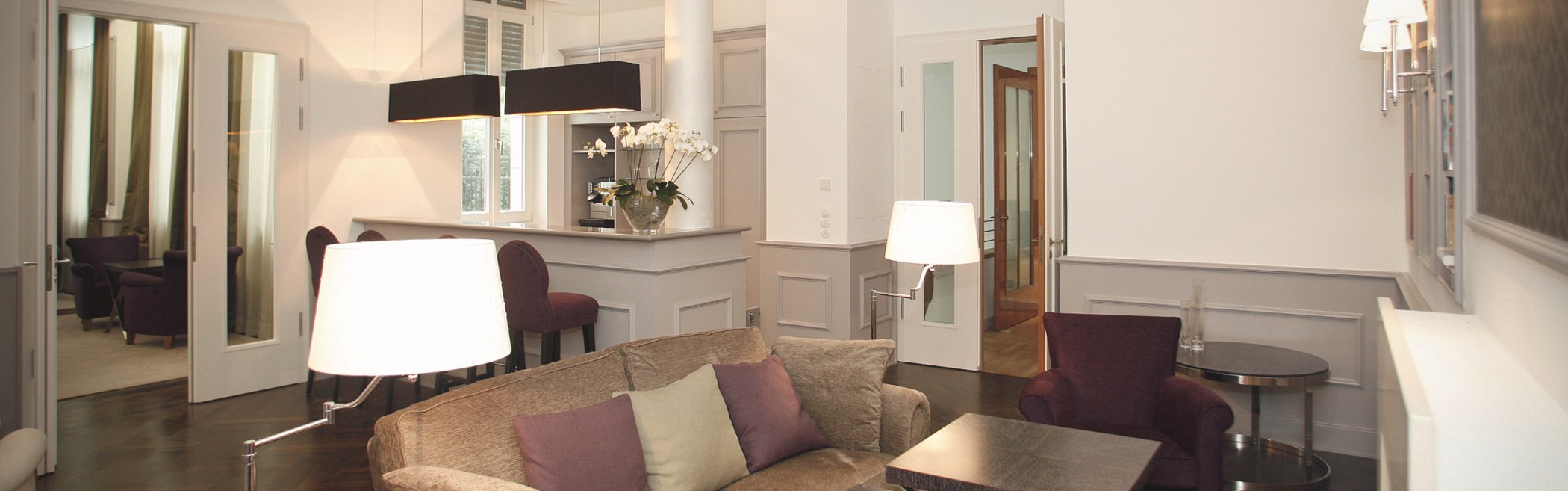 Luxuriöses Wohnzimmer mit Bar in den Klostergärten Münster