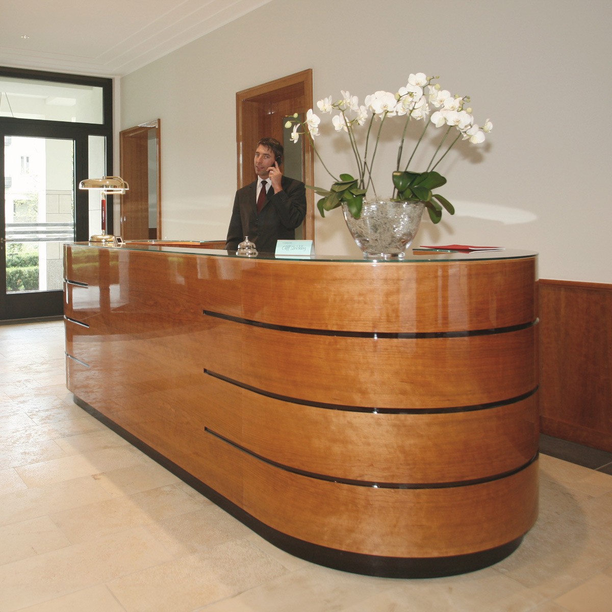 Concierge-Service in der Lobby der Klostergärten Münster