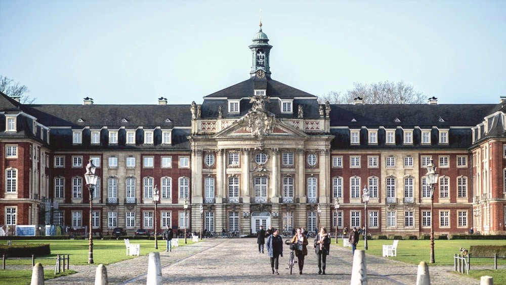 Die Universität in der Nähe der Klostergärten Münster