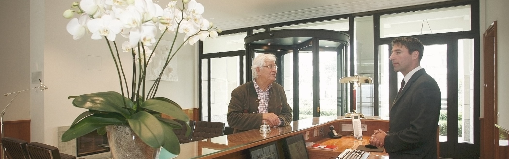 Concierge-Service in der Lobby der Klostergärten Münster