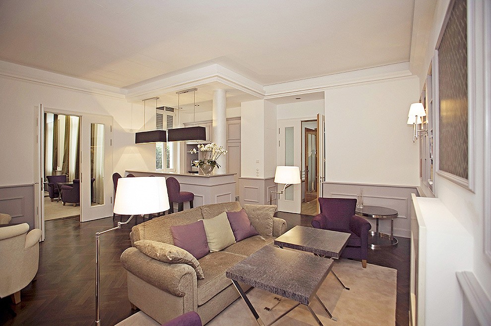 Luxuriöses Wohnzimmer mit Bar in den Klostergärten Münster